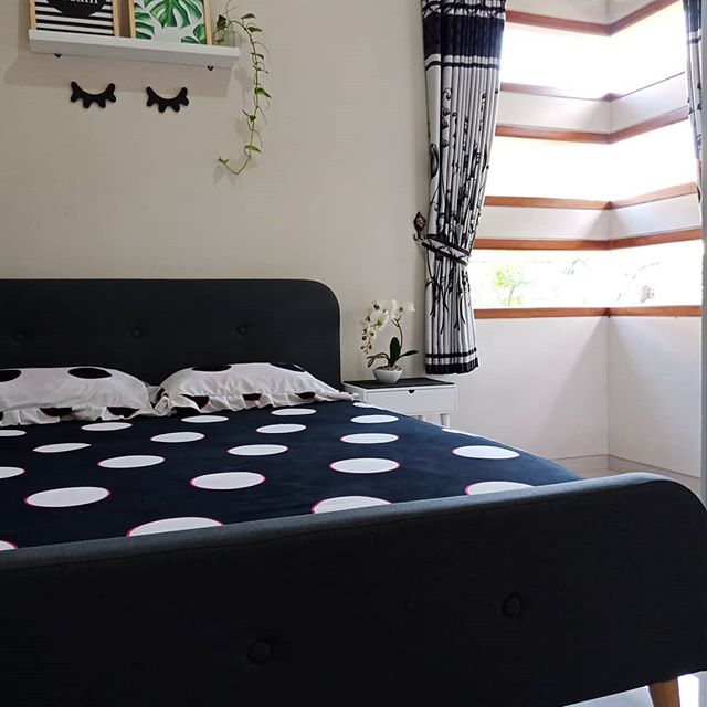 Cat Kamar Hitam Putih Garis, Yang Indah!