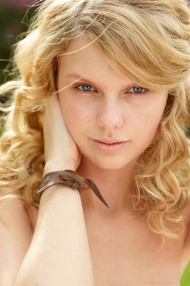 taylor swift no makeup on. no makeup. Taylor Swift as