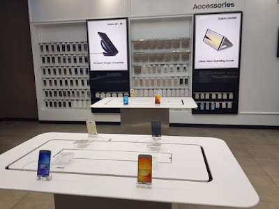 samsung store in Packages Mall