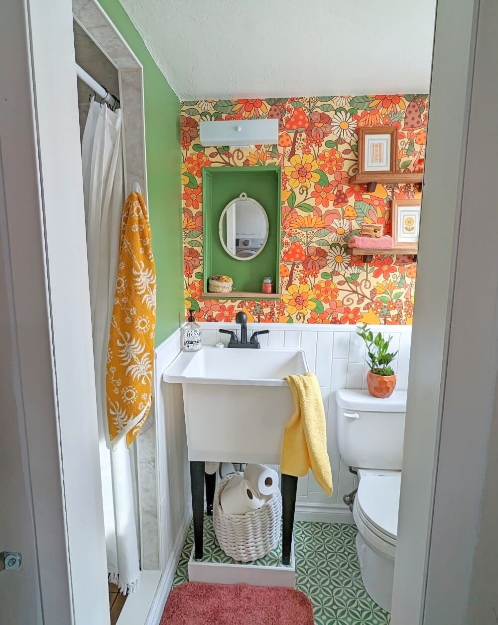 Tiny Bathroom Makeover - Part 2 - The Reveal!