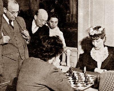 Partida de ajedrez Kate Henschel vs. Mona May Karff, Campeonato Femenino de EE.UU de 1944
