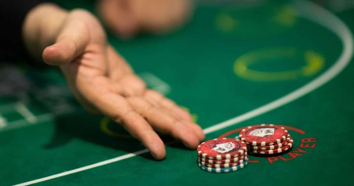 How to spot potential Baccarat cheaters in casinos, allowing you to protect yourself and enjoy a fair and secure gaming experience.