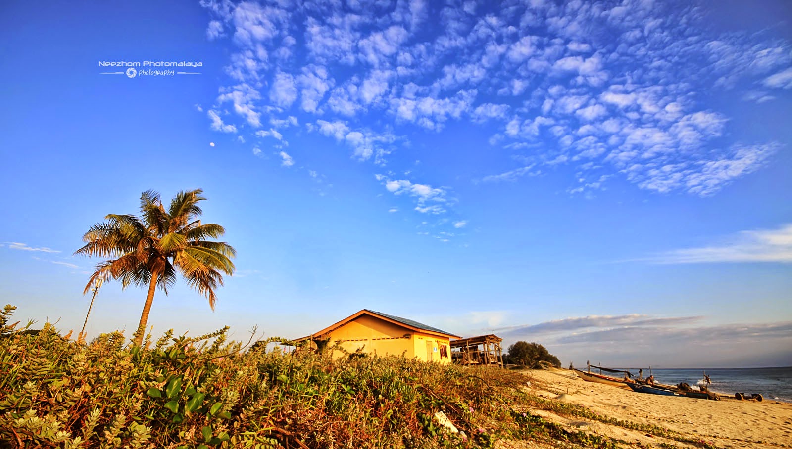 Rumah Kecil di tepi Pantai