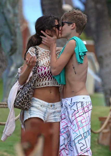 justin bieber and selena gomez kissing on the lips at the beach. Justin Bieber and Selena Gomez