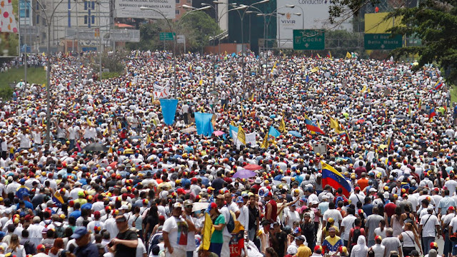 Encuesta UCAB: 9 de cada 10 personas apoya que sigan las protestas de calle.