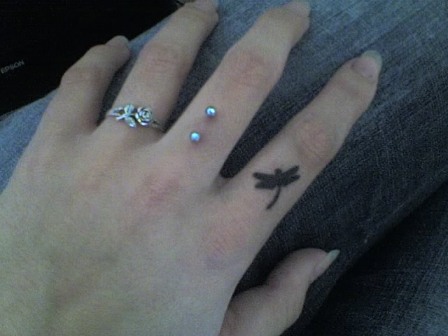 diamond tattoos on fingers. finger tattoo. Finger Tattoo