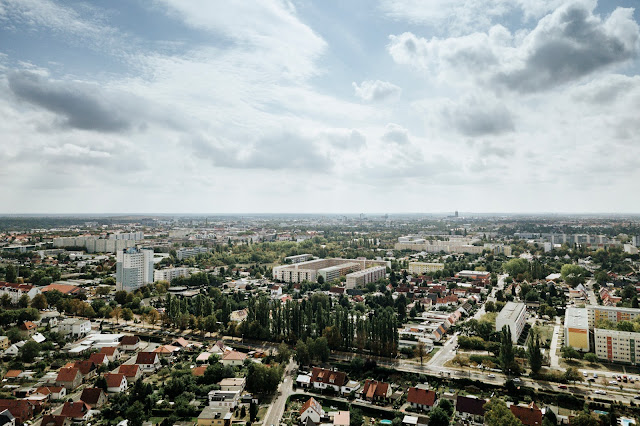 magdeburg hochzeitsfotograf hochzeit blick auf magdeburg drohne