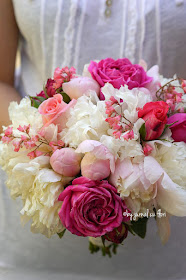 buchet mireasa flori albe si roz