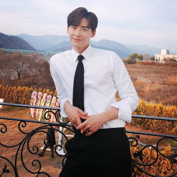 Lee Jong Suk, biodata lee jong suk, lee jong suk biodata, profil lee jong suk, lee jong suk profile, drama lee jong suk, film lee jong suk, foto lee jong suk, lee jong suk photos, 이종석,