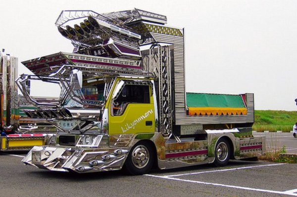 Truck tuning in Japan 10 Pics