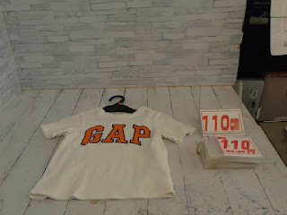 中古品　子供服　１１０ｃｍ　ＧＡＰ　ホワイト　半袖Ｔシャツ　１１０円