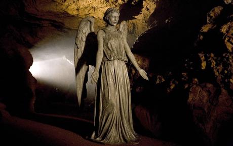 These demonic angel statues don't move as long as you don't stop looking at