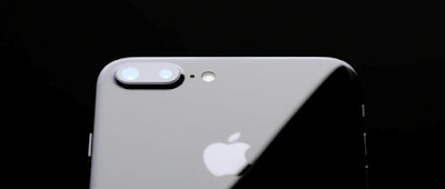 Apple iPhone 7 senza jack audio e resistente all'acqua. Apple Watch 2 totalmente nuovo