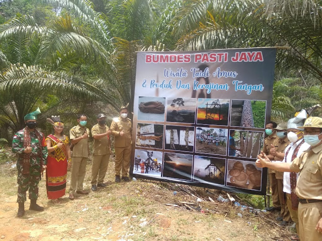 Bupati Bengkayang Sebastisnus Darwis Launching Danau Nek Riamp Sebagai Destinasi wisata