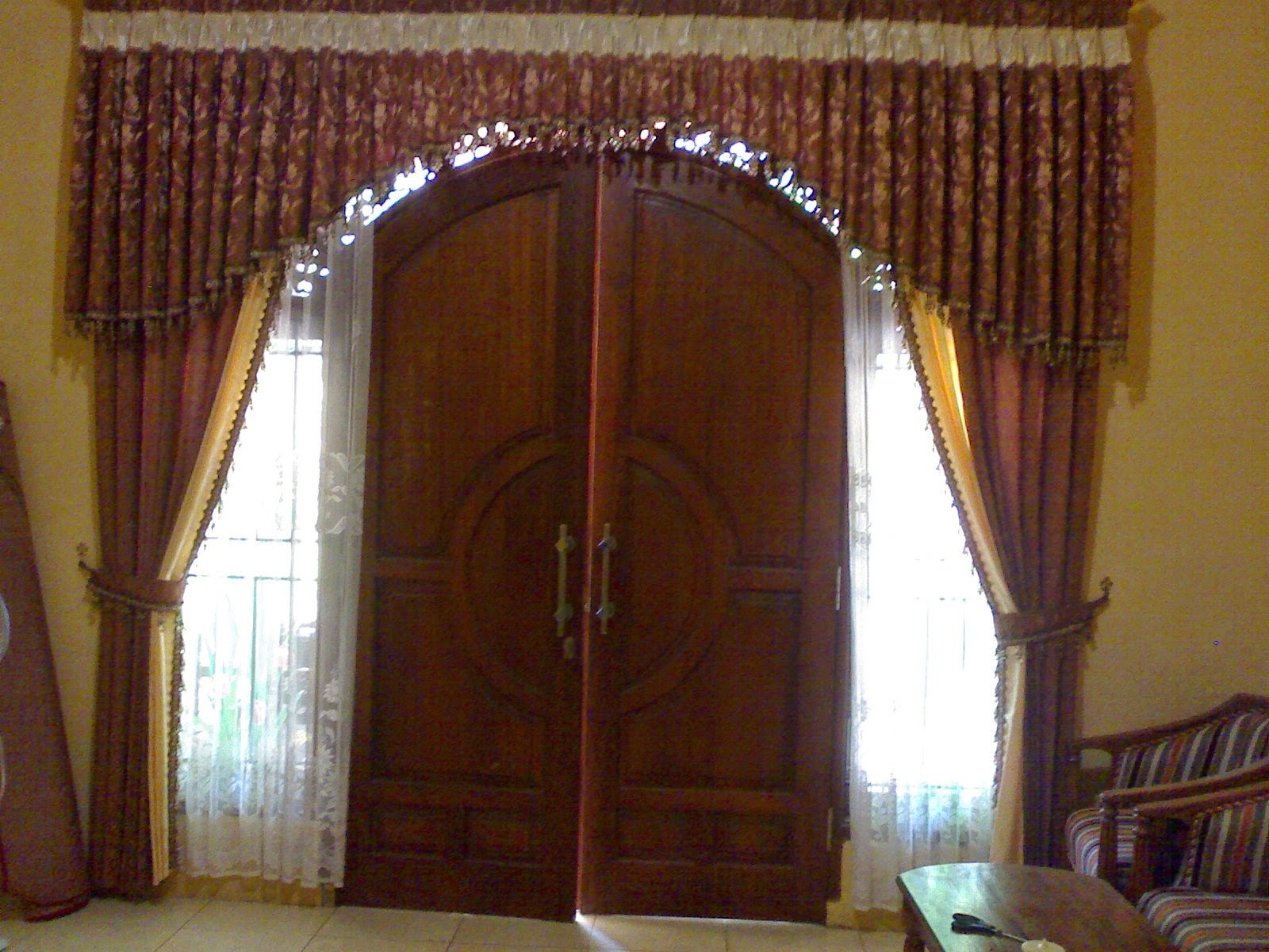 Model Gorden  Dua Pintu  Interior Rumah 