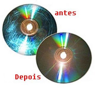 Aprenda a tirar riscos de CDs e DVDs com uma banana e um limpador de vidros