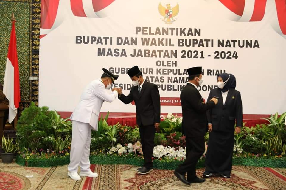 Hadiri Pelantikan Bupati dan Wabup Natuna, Rudi Ucapkan Selamat