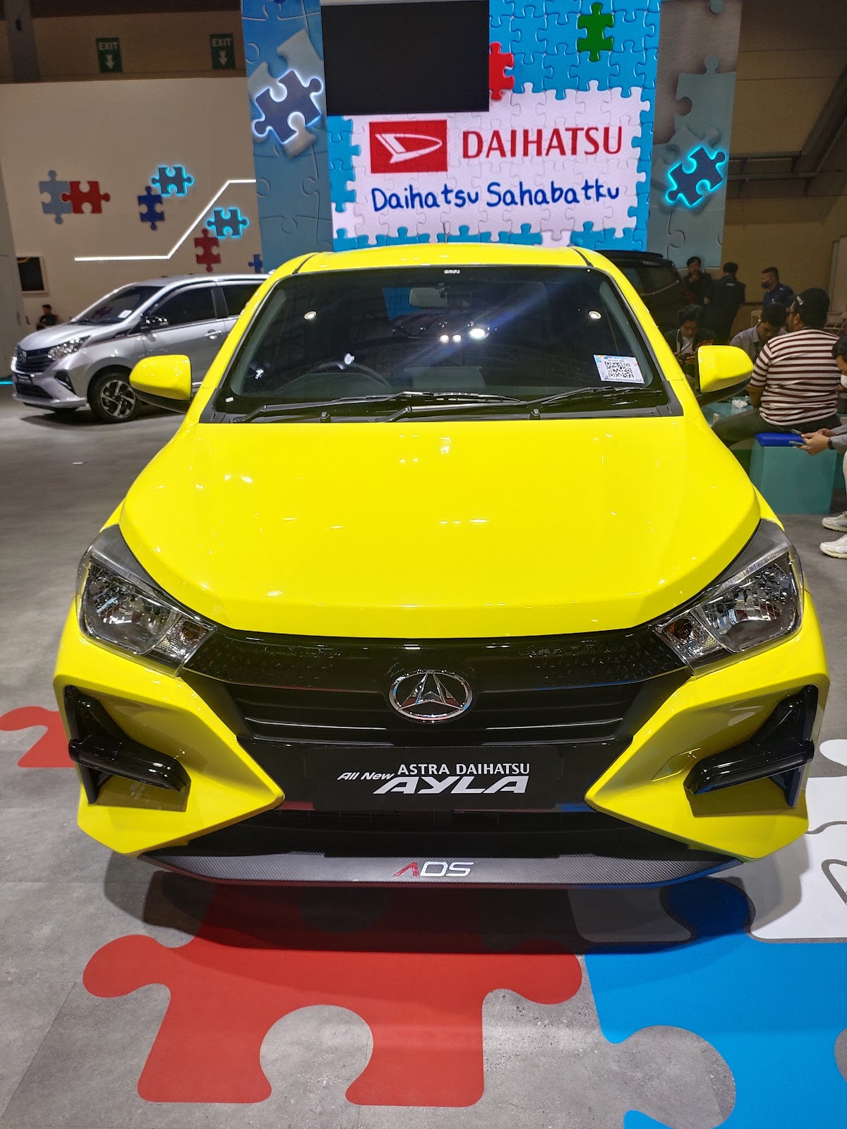 Daihatsu Ayla Depan Kuning