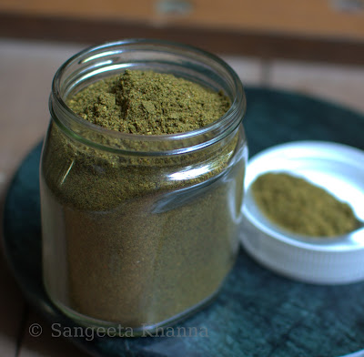 Curry patta powder or karuveppilai podi 