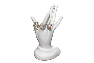 Porcelain hand ring holder