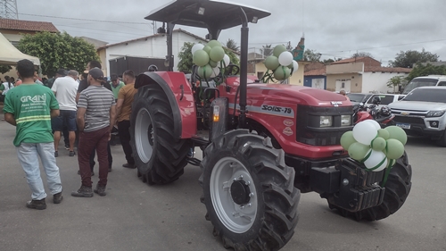 TRATOR AGRÍCOLA GILSON BENTO