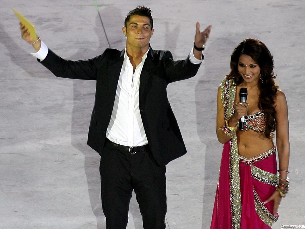 Cristiano ronaldo: Cristiano ronaldo with bipasha basu