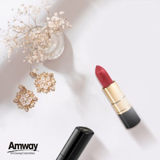 ¿Lista para el rojo? Prepárate para sorprender con cuatro tonos de Brillo Labial Mate 💋con luz de #ArtistryStudio edición Shanghái: Cherry Red / Rojo Cereza, Rose Red / Rosa Roja, Berry Red / Frutos Rojos, Spice Red / Rojo Intenso. #Passionista #Shanghái #ÚsaloyCompártelo