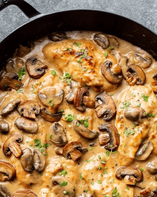 Skillet chicken, mushroom sauce and wine