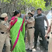 आंध्र प्रदेशचे मुख्यमंत्री जगन मोहन रेड्डी यांच्या बहीण व वाय. एस. आर . तेलंगणा पक्षाच्या नेत्या शर्मिला यांची, महिला पोलीस कर्मचारी धक्काबुक्की प्रकरणी, थेट तुरुंगात रवानगी.-- 