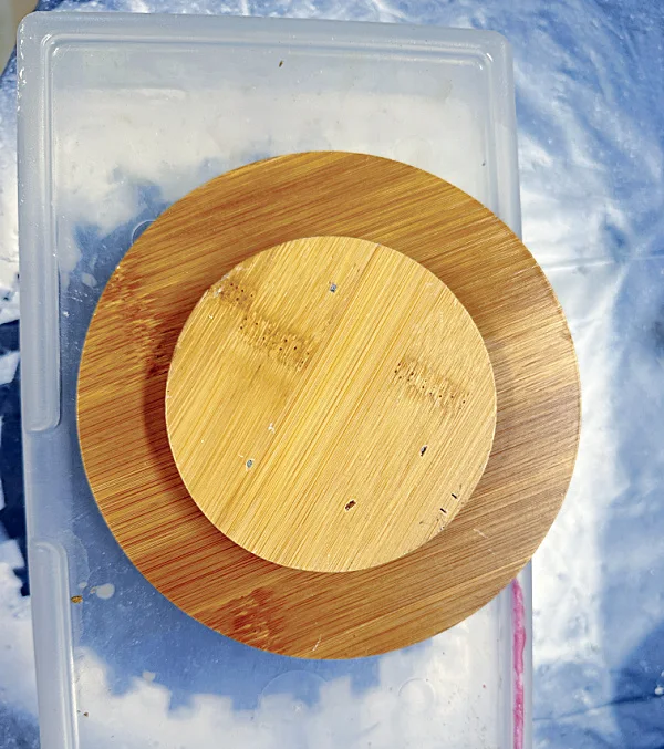 stack of 2 wooden discs