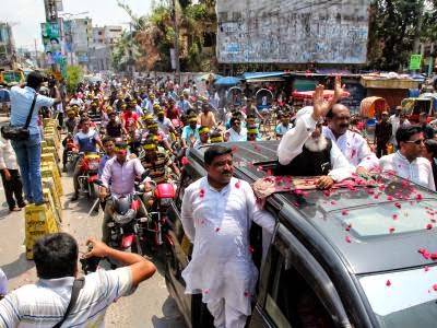 ‘উন্নয়ন শোভাযাত্রা’র নামে মহড়া