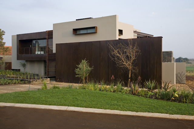 Brown modern facade of Serengeti House by Nico van der Meulen Architects 