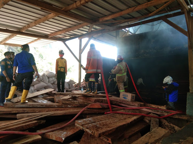 Pabrik Kayu di Cantayan Sukabumi Terbakar, Kerugian Ditaksir Rp250 Juta