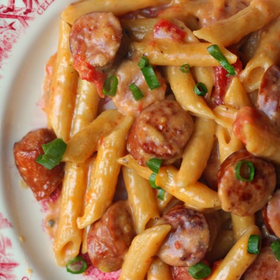 ONE PAN CHEESY SMOKED SAUSAGE & PASTA RECIPE #dinner #pastarecipe