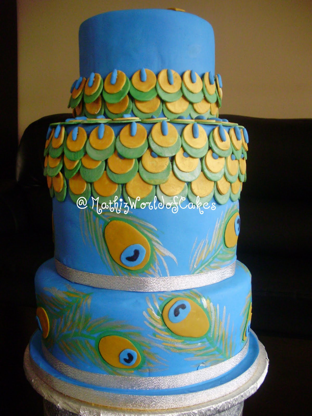 Peacock-themed wedding cake