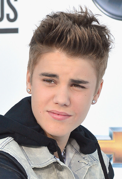 Justin Bieber New Spiky Hairstyle  Men Hairstyles , Short 
