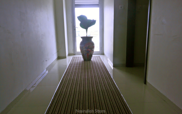 Lorong tiap menuju kamar