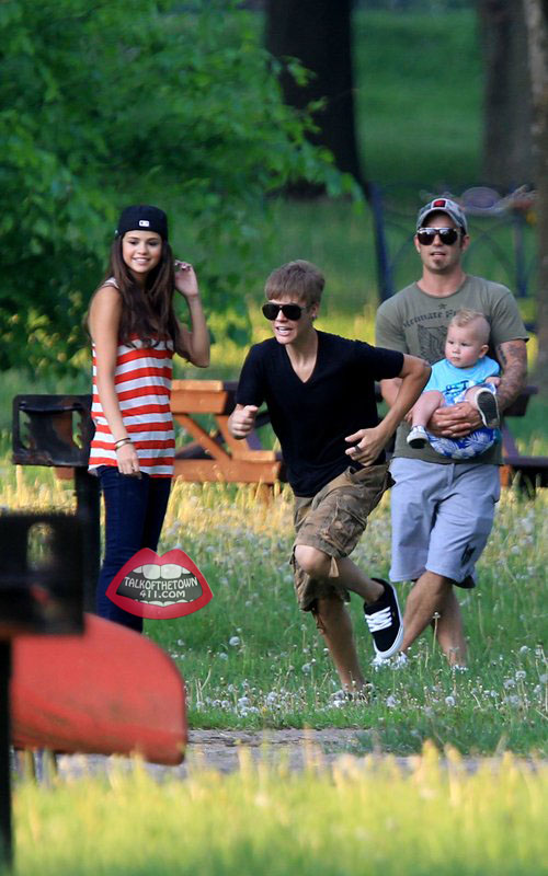 justin bieber and selena gomez hawaiian vacation. Justin Bieber amp; Selena Gomez