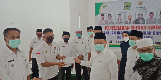 Wujud Perhatian Kepada Ulama, Bupati Ali Mukhni Serahkan  Bantuan Kepada 150 Orang Ulama