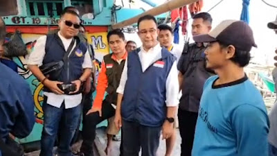 Berdialog di Atas Perahu, Anies Rasyid Baswedan Kunjungi Nelayan Desa Kronjo