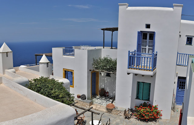 Information regarding the traditional guest house “Kyma sto Phos”