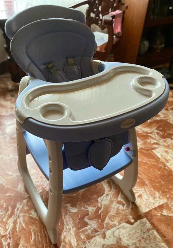 A sturdy and secure Gromast high chair