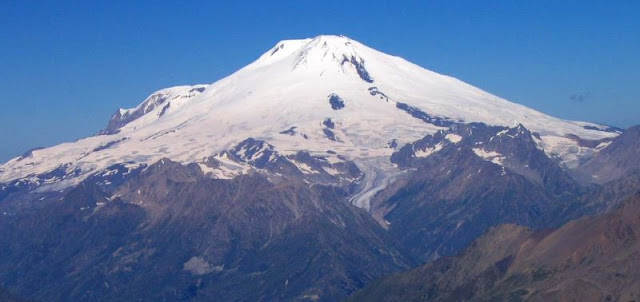 tinggi gunung jayawijaya