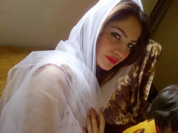 Neelam Muneer HD Wallpapers Free Download