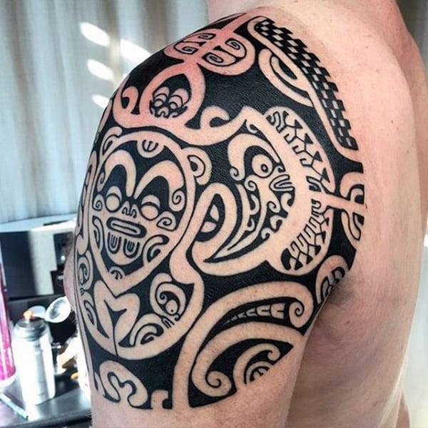 Maori-Shoulder-faces-tattoo