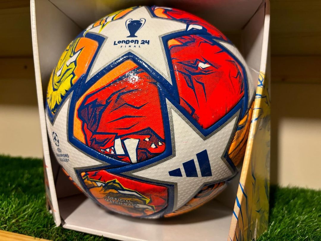 2001 → 2024 Pelotas oficiales de la #LigadeCampeones de la UEFA #adidas  finale // UEFA #ChampionsLeague official match balls adidas…