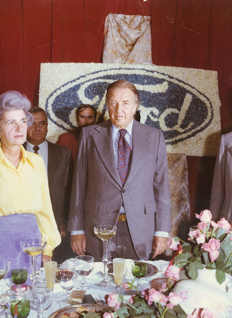 Henry-Ford-II- durante- almuerzo-oficial-puesta-en-marcha-Almussafes