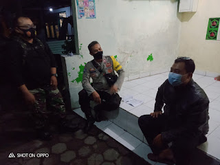 Bhabinkamtibmas dan Babinsa Sambang Pos Kamling di Kelurahan Semaki