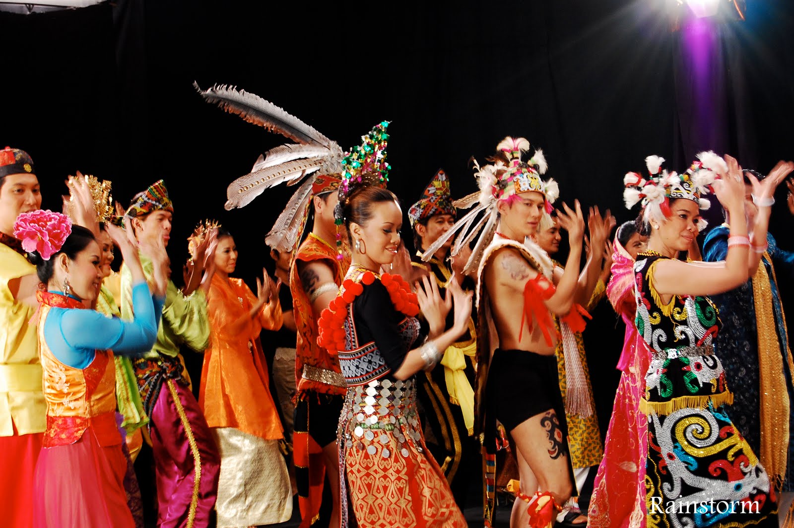 Costume Pesta Kebudayaan  Di Malaysia Mabuk Ketum Berita