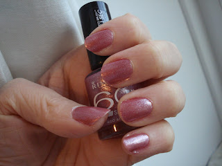 Rimmel 60 second Starlet swatch pink glitter nails